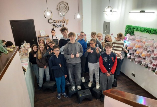 Wycieczka do Opola na warsztaty karmelarskie uczniów klas 7