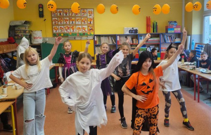 Dyskoteka Halloweenowa klasy 3a – Strasznie Fajna Zabawa!