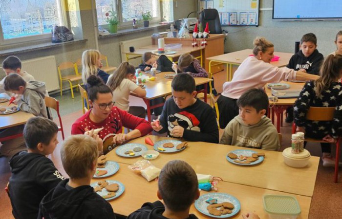 Piernikowa Zabawa w Trzeciej Klasie – Warsztaty z Lukrowania