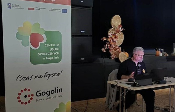 Czy prehistoryczne istoty się śmiały? Klasy siódme z wizytą w GOK-u