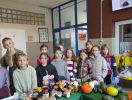 Jesienne bogactwo na Kiermaszu Jesiennych Plonów w PSP nr 2 w Gogolinie